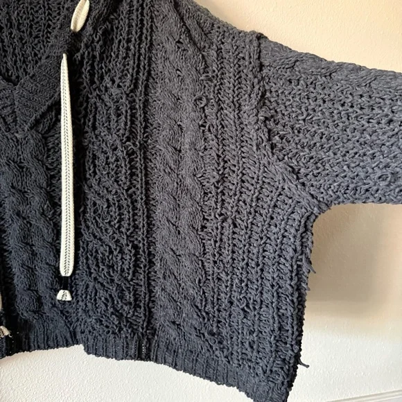 POL Dark Gray V-Neck Chunky Oversized Cable Knit Sweater - Picture 3 of 5